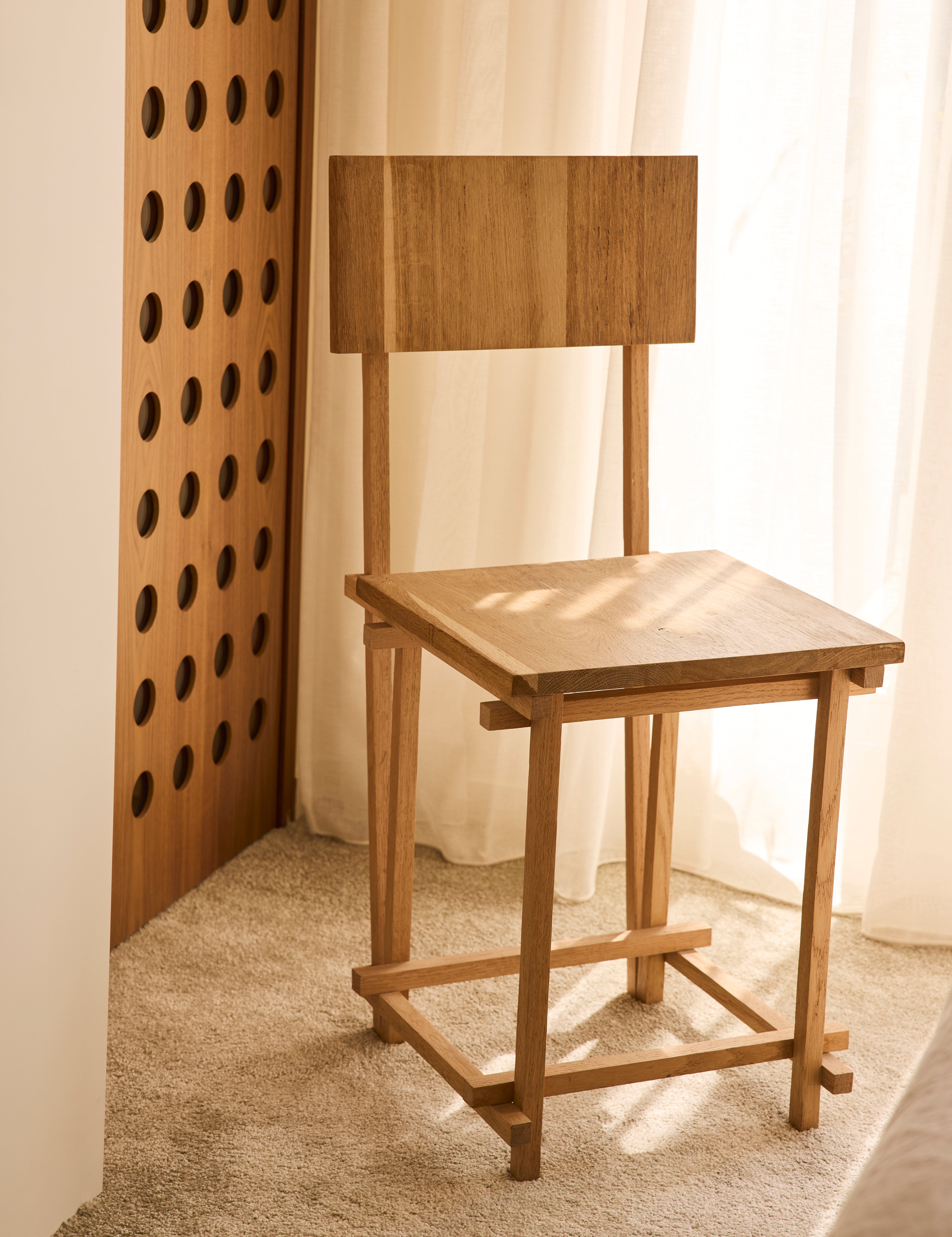AliceLahanaStudio_ArlesChair_85x45x_38cm_NaturalOak_01.jpg